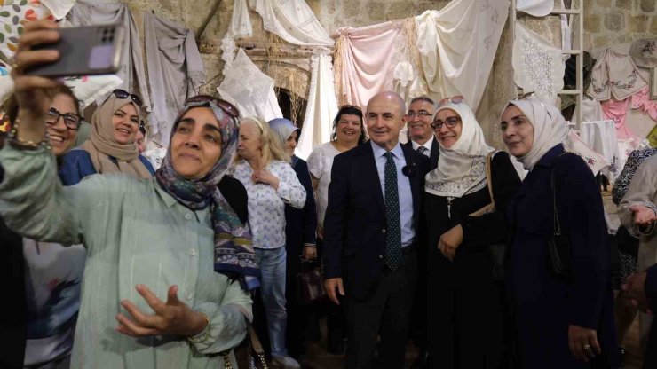 EL EMEĞİ GÖZ NURU ESERLER "DOĞANIN YANSIMALARI" SERGİSİNDE SANATSEVERLERLE BULUŞTU