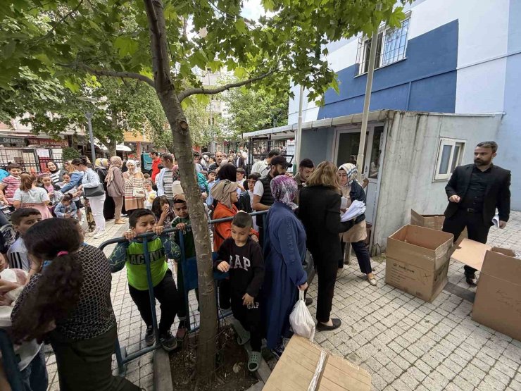 GÜNGÖREN’DE BİR İŞ YERİNDE LAZER KESİM MAKİNASI PATLADI, 4 İŞYERİ VE 2 ARAÇ HASAR GÖRDÜ