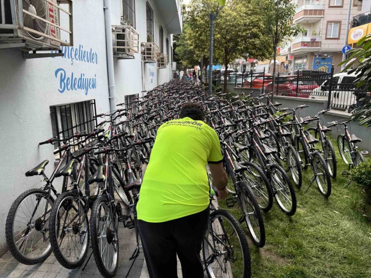 GÜNGÖREN’DE BİR İŞ YERİNDE LAZER KESİM MAKİNASI PATLADI, 4 İŞYERİ VE 2 ARAÇ HASAR GÖRDÜ