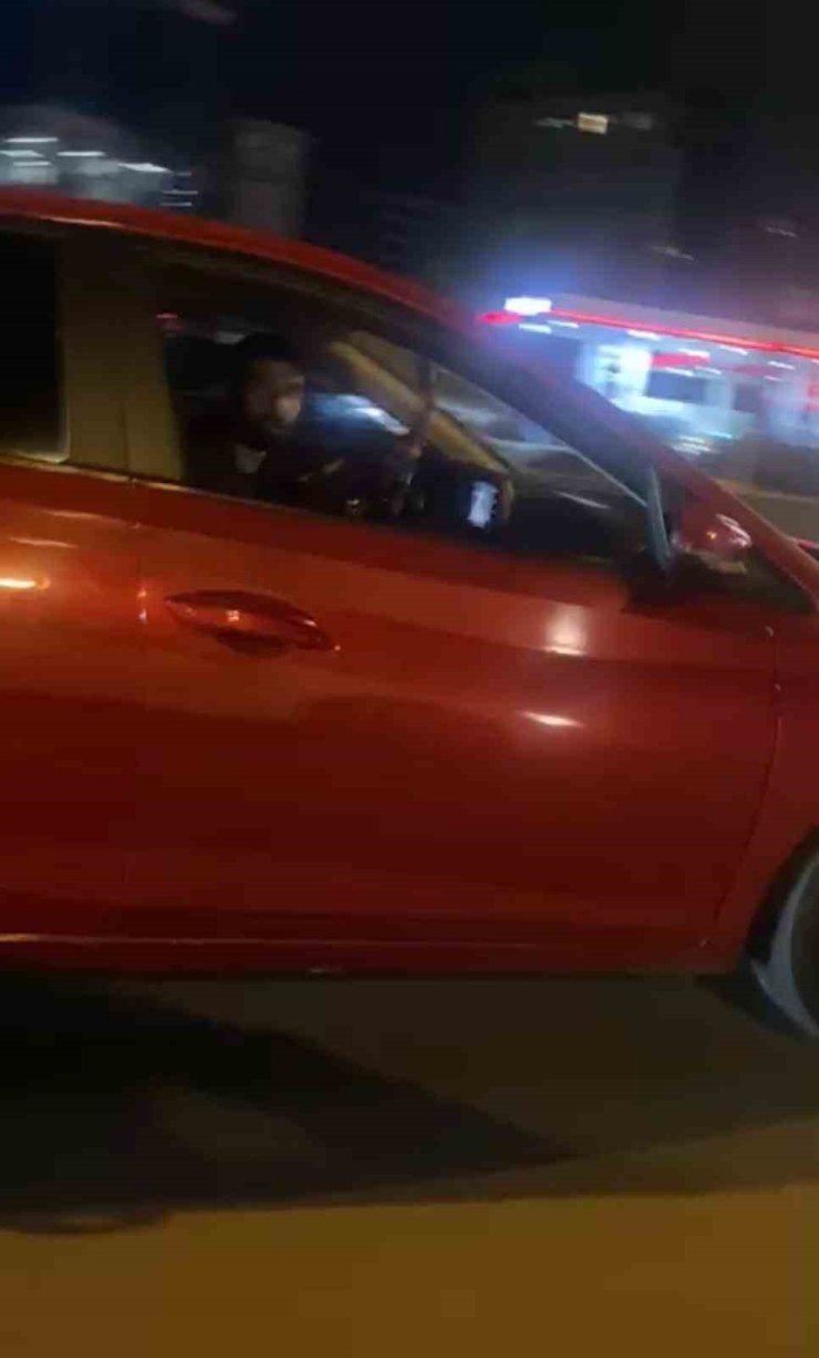MALTEPE’DE YOL VERME TARTIŞMASI: ÖNÜNÜ KESTİ, ARACINI YUMRUKLADI