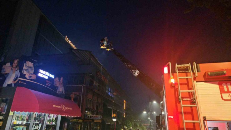 BEŞİKTAŞ’TA RESTORANDA KORKUTAN YANGIN