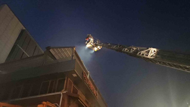 BEŞİKTAŞ’TA RESTORANDA KORKUTAN YANGIN