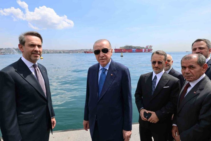 CUMHURBAŞKANI ERDOĞAN ‘OSMAN GAZİ’ PLATFORMUNUN KAPTANI İLE KONUŞTU