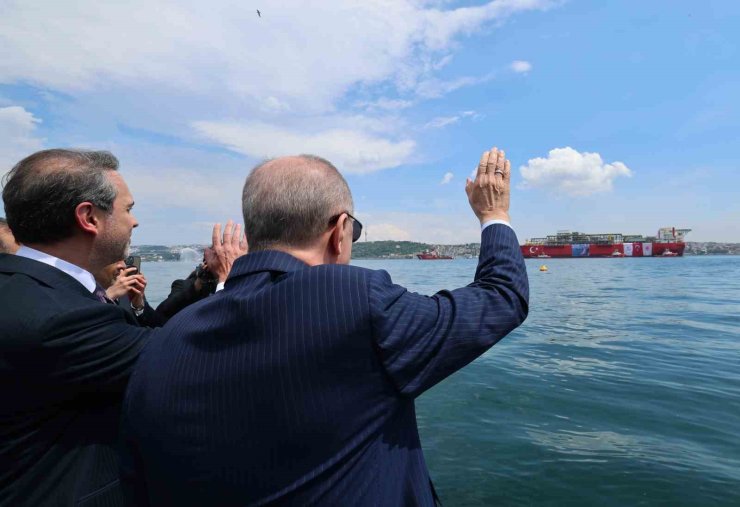 CUMHURBAŞKANI ERDOĞAN ‘OSMAN GAZİ’ PLATFORMUNUN KAPTANI İLE KONUŞTU