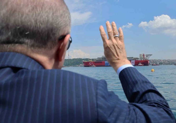 CUMHURBAŞKANI ERDOĞAN ‘OSMAN GAZİ’ PLATFORMUNUN KAPTANI İLE KONUŞTU