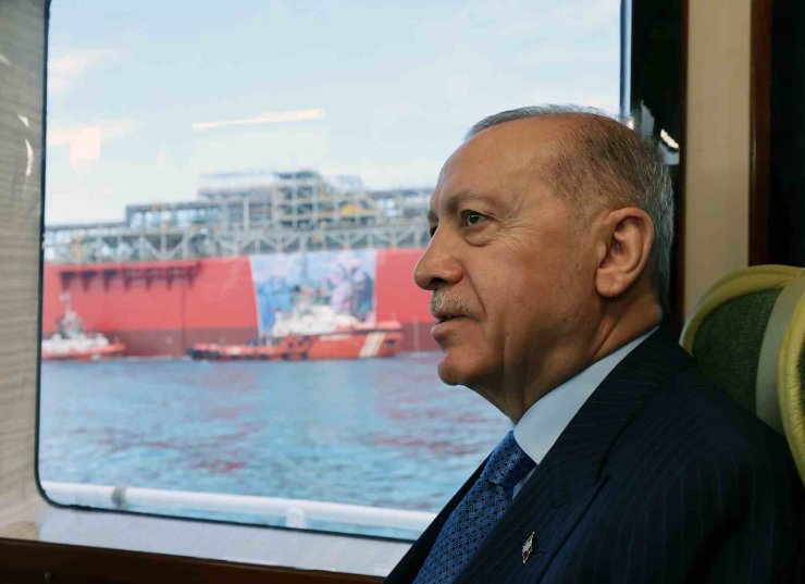 CUMHURBAŞKANI ERDOĞAN ‘OSMAN GAZİ’ PLATFORMUNUN KAPTANI İLE KONUŞTU