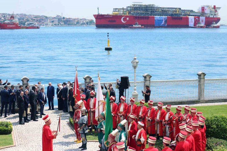 CUMHURBAŞKANI ERDOĞAN ‘OSMAN GAZİ’ PLATFORMUNUN KAPTANI İLE KONUŞTU