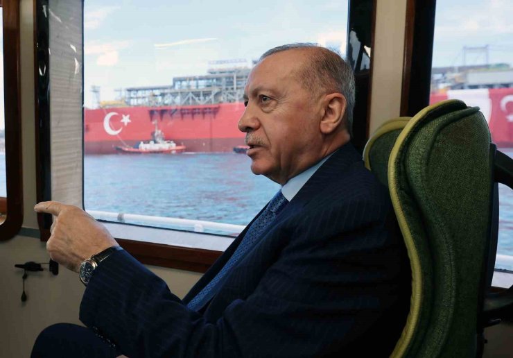 CUMHURBAŞKANI ERDOĞAN ‘OSMAN GAZİ’ PLATFORMUNUN KAPTANI İLE KONUŞTU