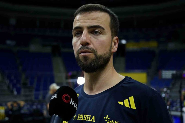 MELİH MAHMUTOĞLU: "AVRUPA’NIN EN İYİ BASKETBOLUNU OYNAYARAK ŞAMPİYONLUĞU HAK ETTİK"