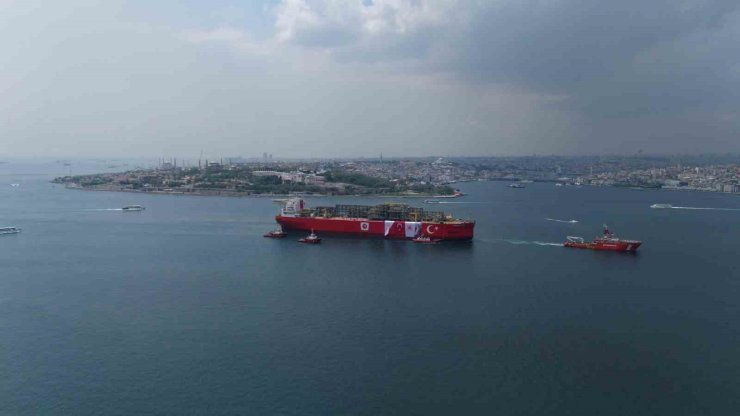 ‘OSMAN GAZİ’ PLATFORMUNUN BOĞAZDAN GEÇİŞİ DRON İLE GÖRÜNTÜLENDİ