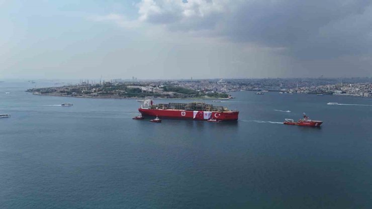 ‘OSMAN GAZİ’ PLATFORMUNUN BOĞAZDAN GEÇİŞİ DRON İLE GÖRÜNTÜLENDİ