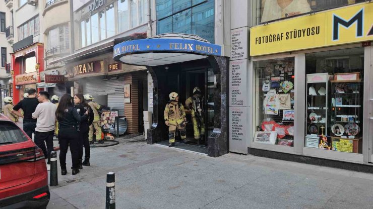 ŞİŞLİ’DE RESTORANDA BAŞLAYAN YANGIN YANINDAKİ İKİ BİNAYA SIÇRADI