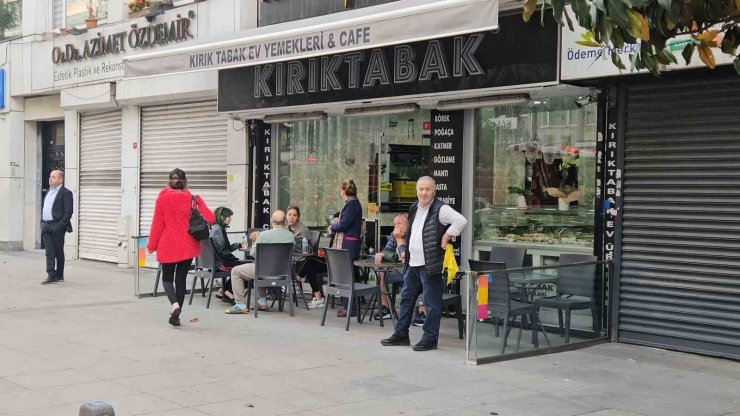 ŞİŞLİ’DE RESTORANDA BAŞLAYAN YANGIN YANINDAKİ İKİ BİNAYA SIÇRADI