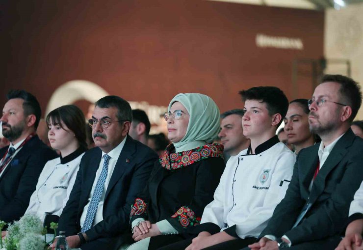 EMİNE ERDOĞAN, TÜRKİYE GASTRONOMİ LİSELERİ TANITIM PROGRAMI’NA KATILDI