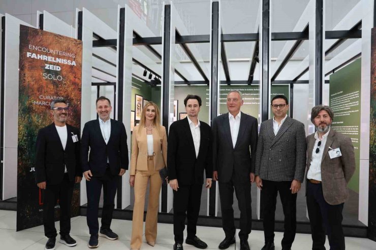 FAHRELNİSSA ZEİD’İN ÖZEL ESERİ İSTANBUL HAVALİMANI’NDA SERGİLENDİ
