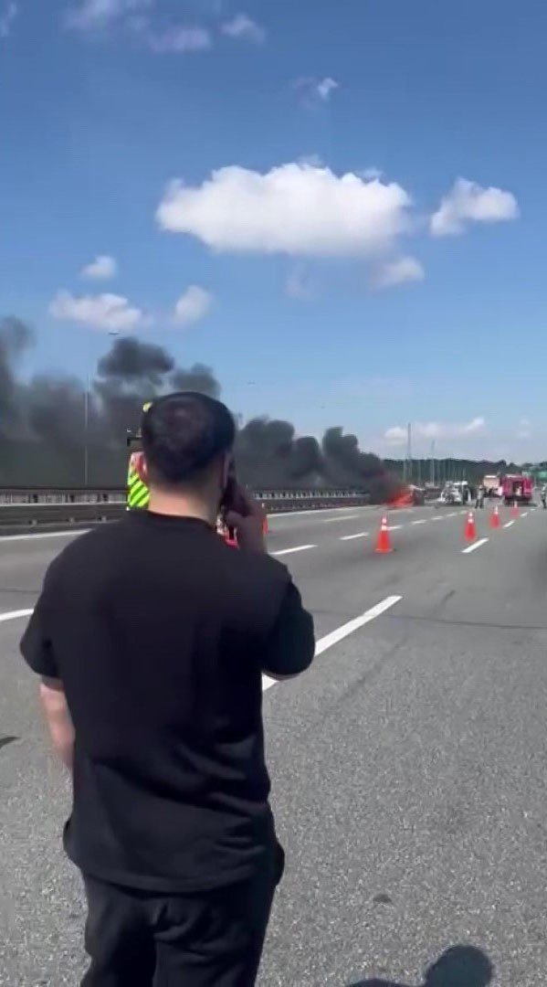 KUZEY MARMARA OTOYOLU’NDA ZİNCİRLEME KAZA SONRASI 2 ARAÇ YANDI
