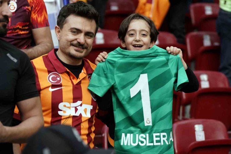 TRENDYOL SÜPER LİG: GALATASARAY: 0 - BAŞAKŞEHİR: 0 (MAÇ DEVAM EDİYOR)