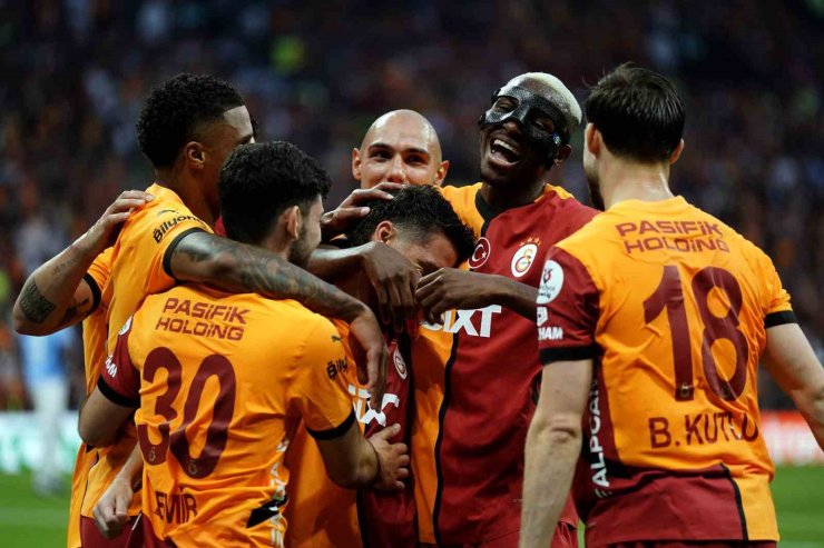 TRENDYOL SÜPER LİG: GALATASARAY: 1 - BAŞAKŞEHİR: 0 (İLK YARI)
