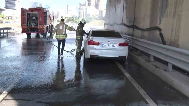 ATAŞEHİR’DE LÜKS OTOMOBİL ALEV ALEV YANDI
