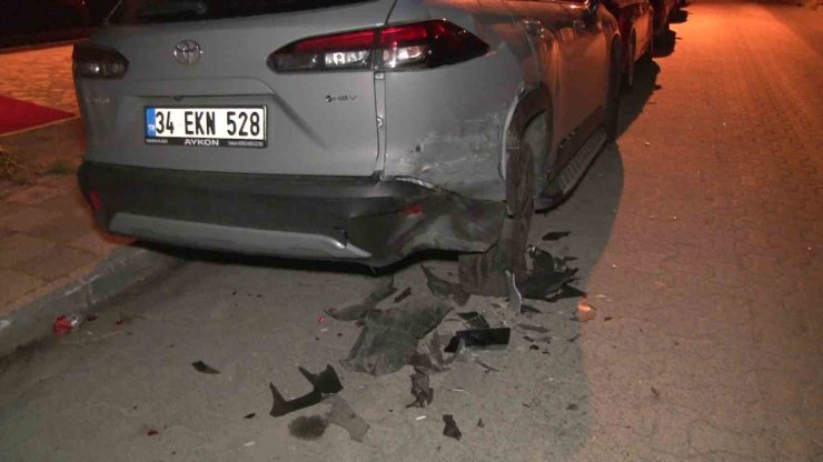 ATAŞEHİR’DE BİR SÜRÜCÜ ARAÇLARA VURA VURA KAÇTI