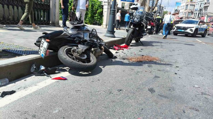 BEŞİKTAŞ’TA KAFA KAFAYA ÇARPIŞAN 2 MOTOSİKLET SÜRÜCÜSÜ YARALANDI