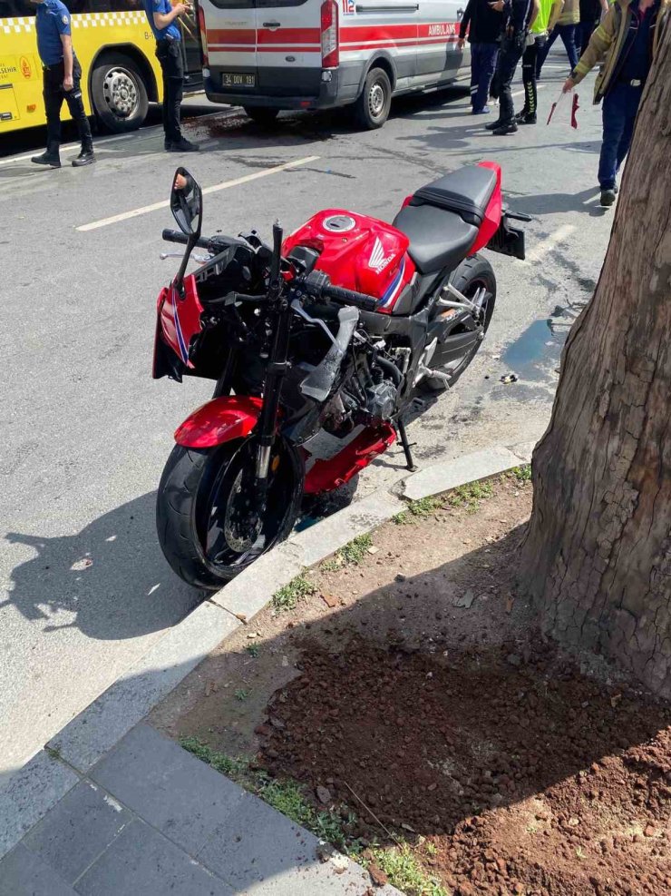 BEŞİKTAŞ’TA KAFA KAFAYA ÇARPIŞAN 2 MOTOSİKLET SÜRÜCÜSÜ YARALANDI