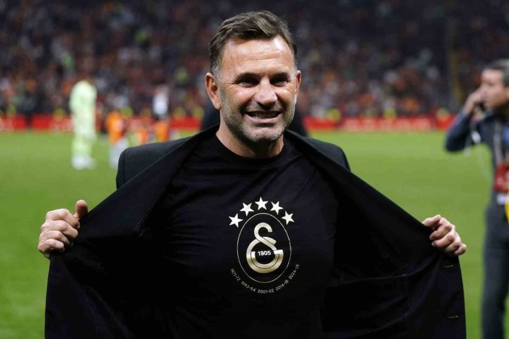 GALATASARAY ŞAMPİYONLUĞU TARAFTARI ÖNÜNDE KUTLADI