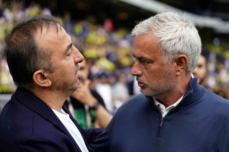 TRENDYOL SÜPER LİG: FENERBAHÇE: 0 - KONYASPOR: 1 (MAÇ DEVAM EDİYOR)