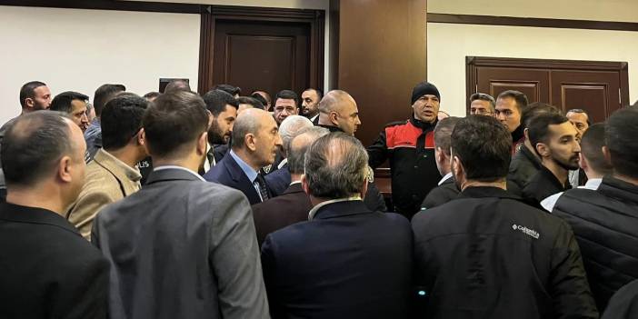 Belediye Meclisi’nde Arbede: Kayyum Protestosuna Saldırı